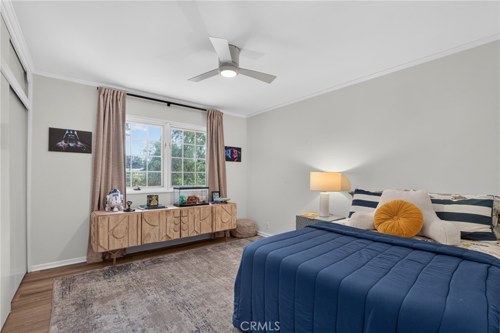 636 E Mariposa