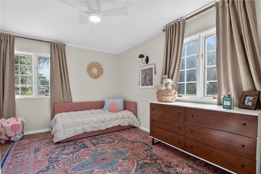 636 E Mariposa
