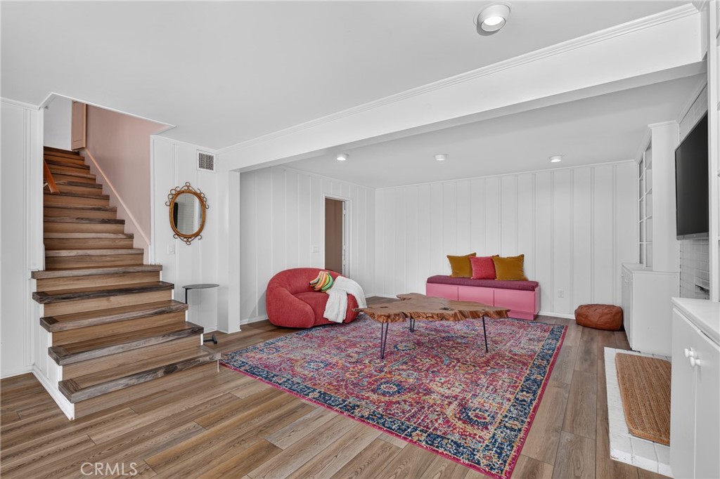 636 E Mariposa