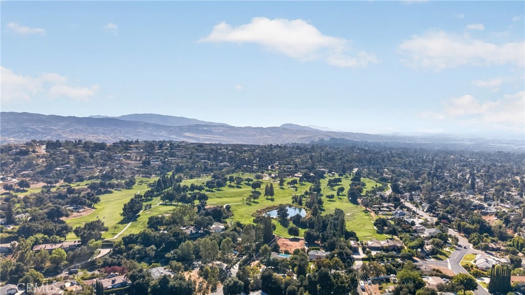 636 E Mariposa