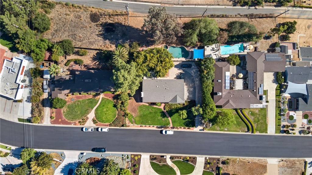 636 E Mariposa
