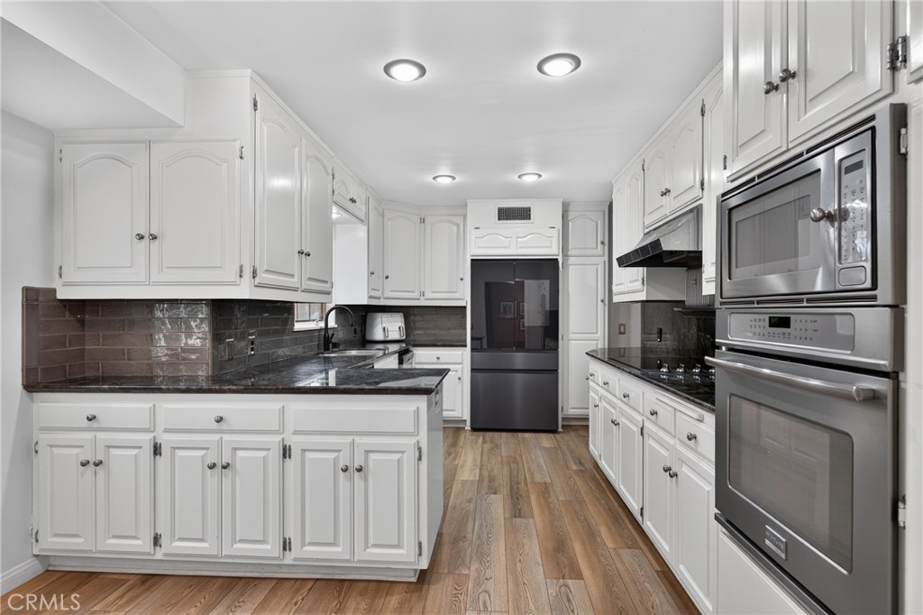 636 E Mariposa
