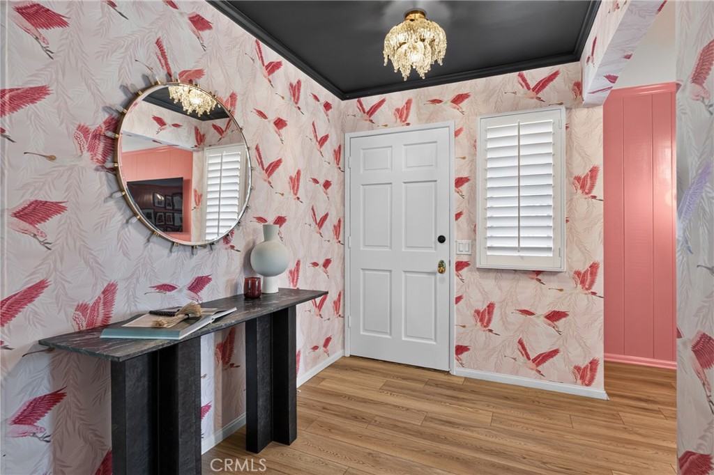 636 E Mariposa