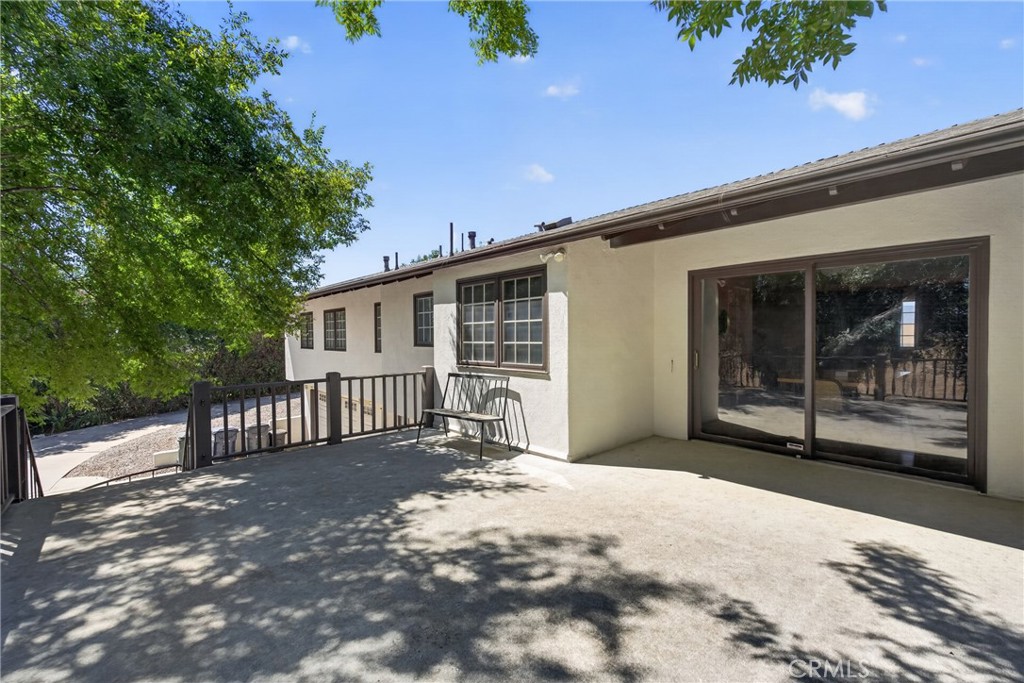 636 E Mariposa