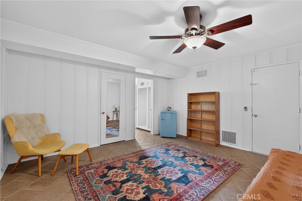 636 E Mariposa