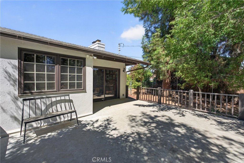 636 E Mariposa