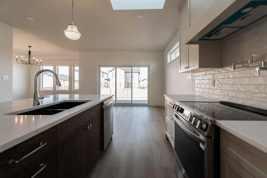 533 Riverhills Way W