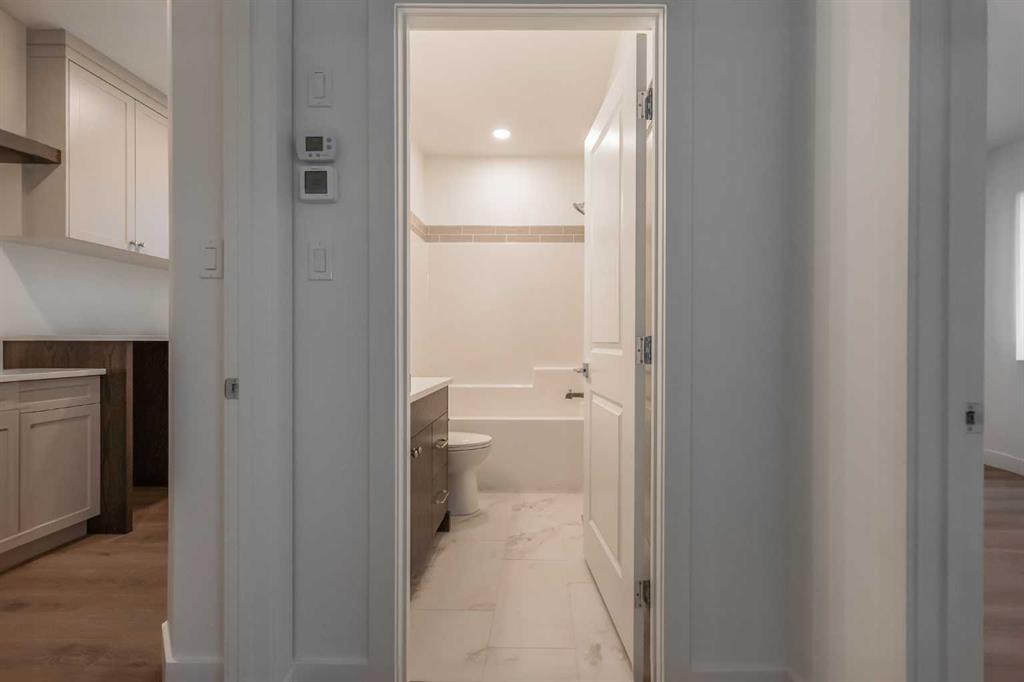 533 Riverhills Way W