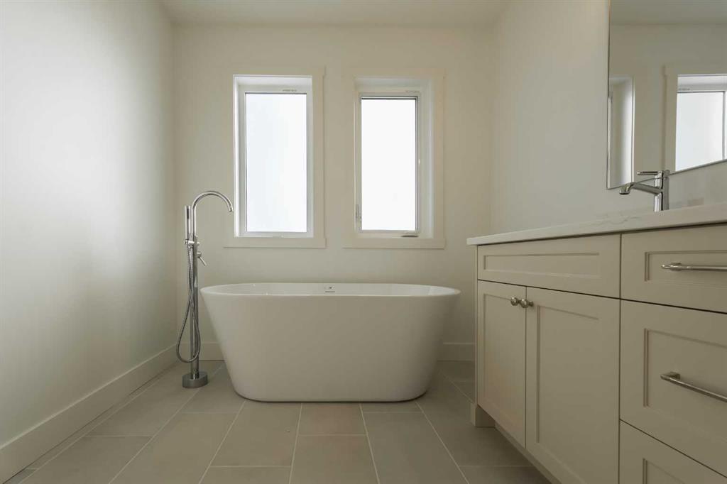 533 Riverhills Way W