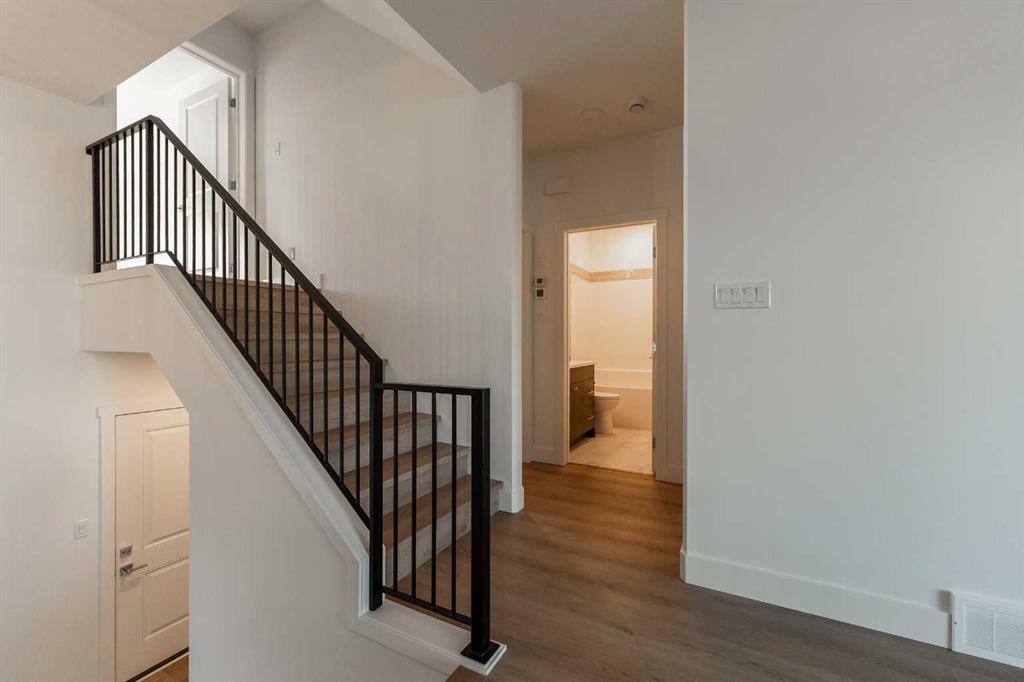 533 Riverhills Way W