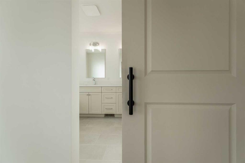 533 Riverhills Way W