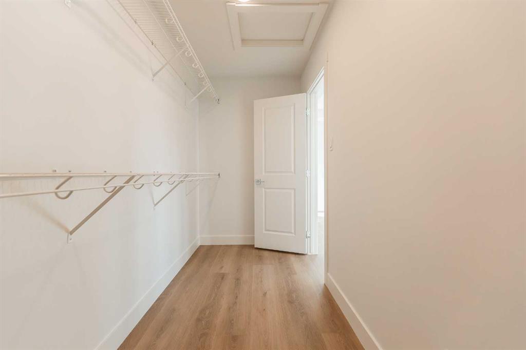 533 Riverhills Way W