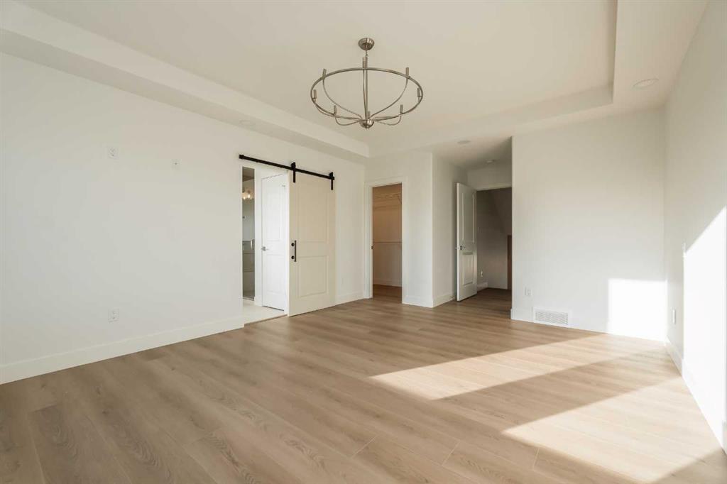 533 Riverhills Way W