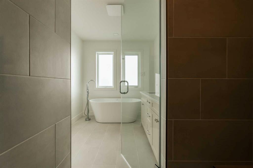 533 Riverhills Way W