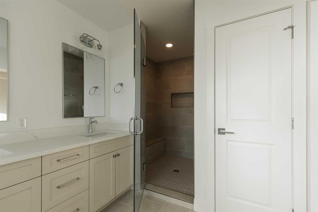 533 Riverhills Way W