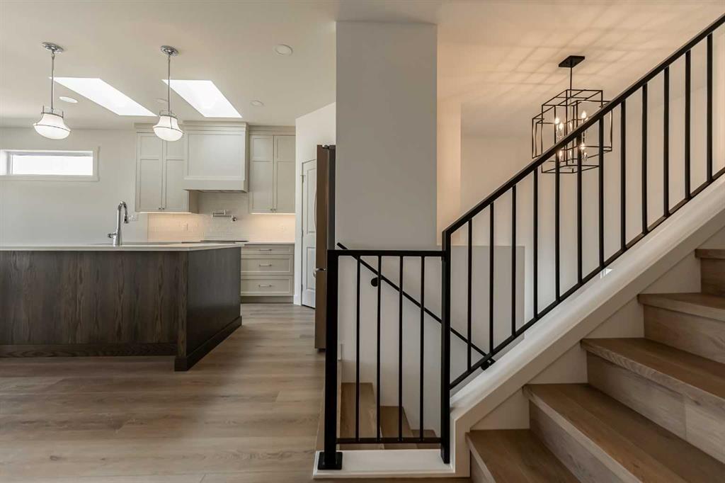 533 Riverhills Way W