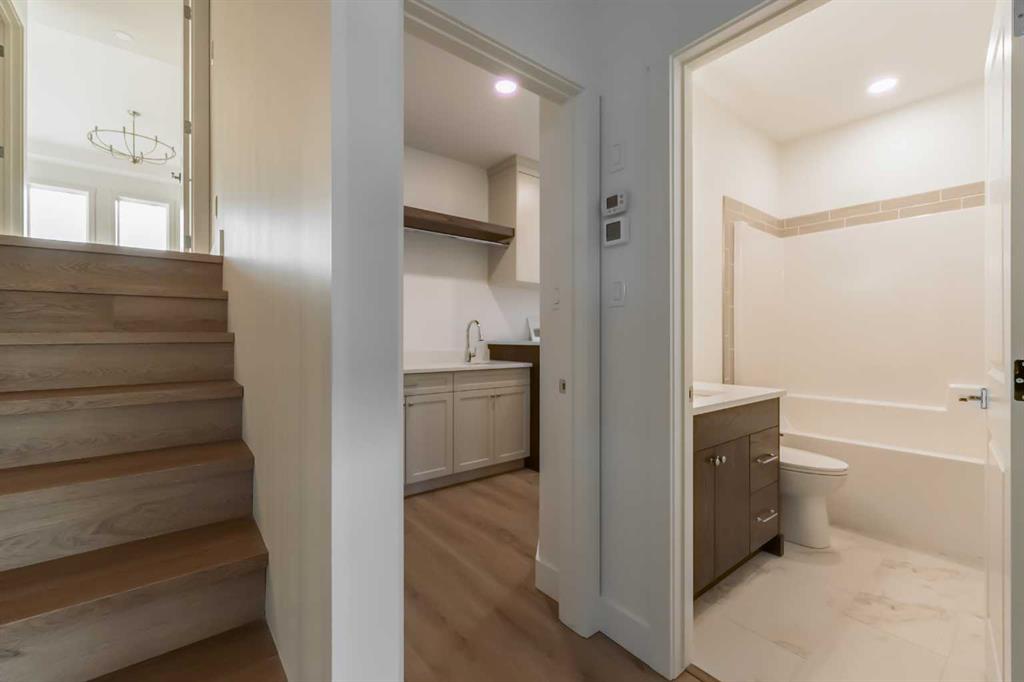 533 Riverhills Way W