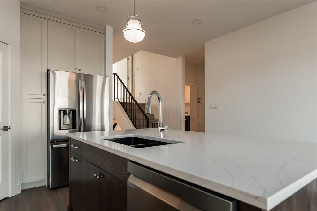 533 Riverhills Way W