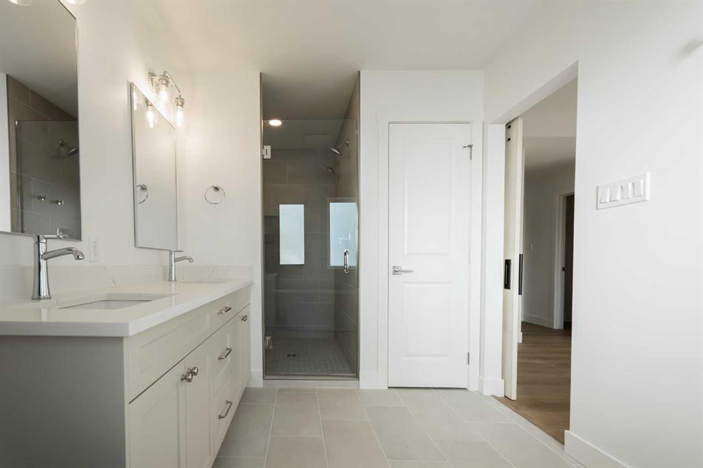 533 Riverhills Way W