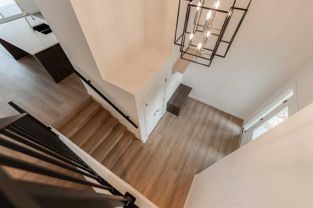 533 Riverhills Way W