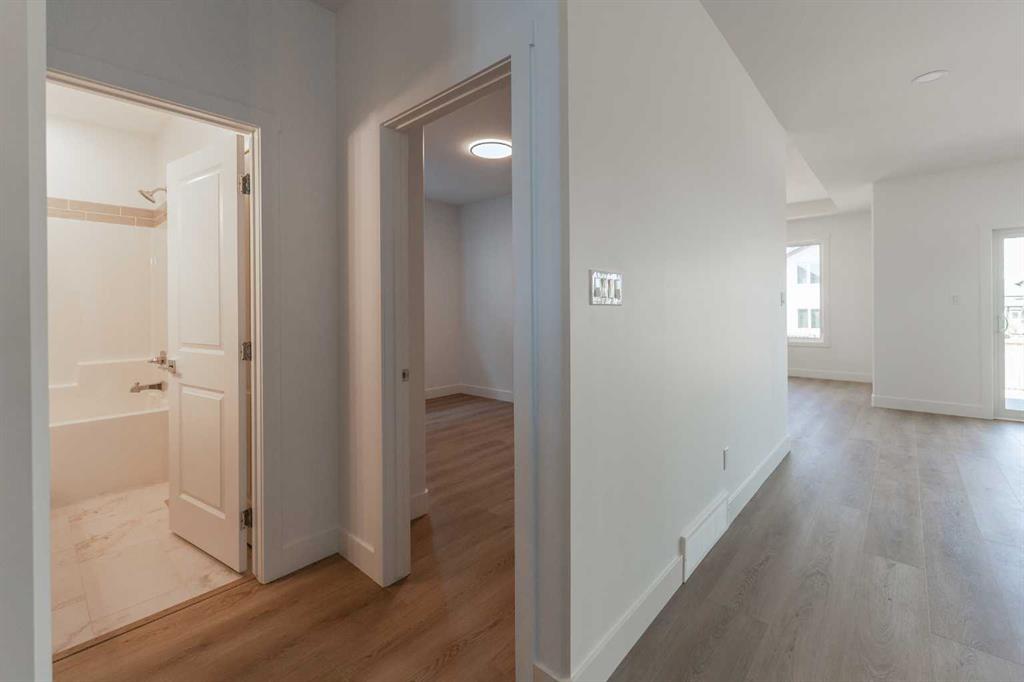 533 Riverhills Way W