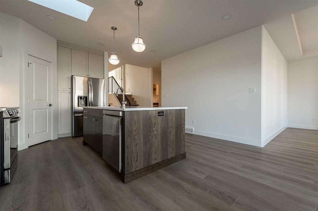 533 Riverhills Way W