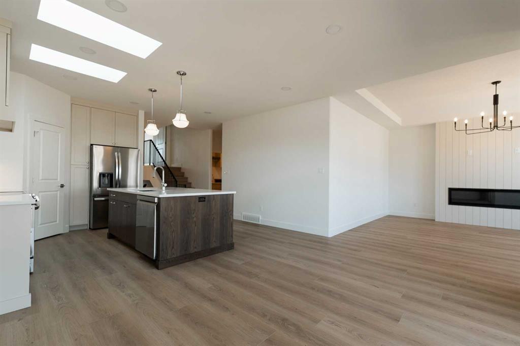 533 Riverhills Way W