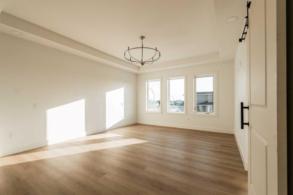 533 Riverhills Way W