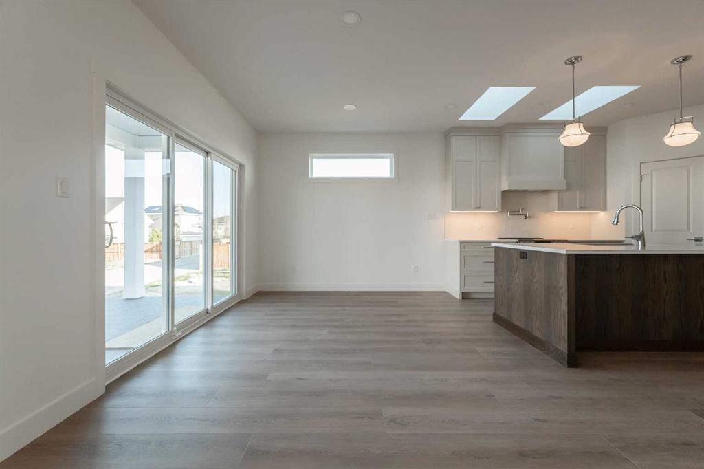 533 Riverhills Way W