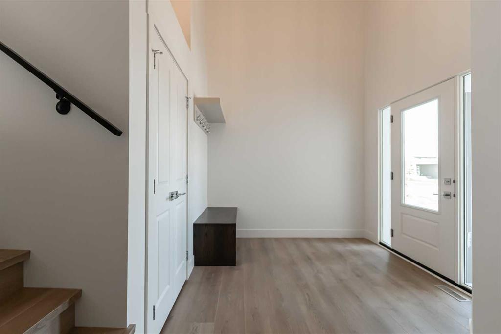 533 Riverhills Way W