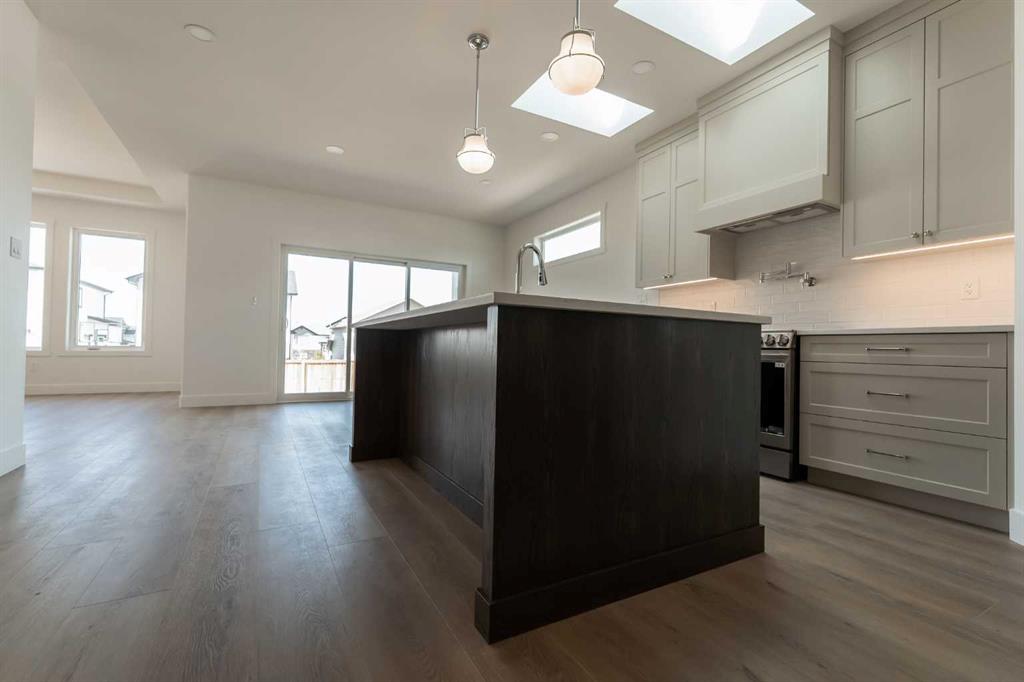 533 Riverhills Way W