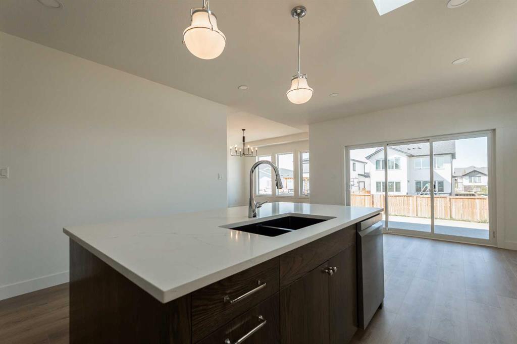 533 Riverhills Way W