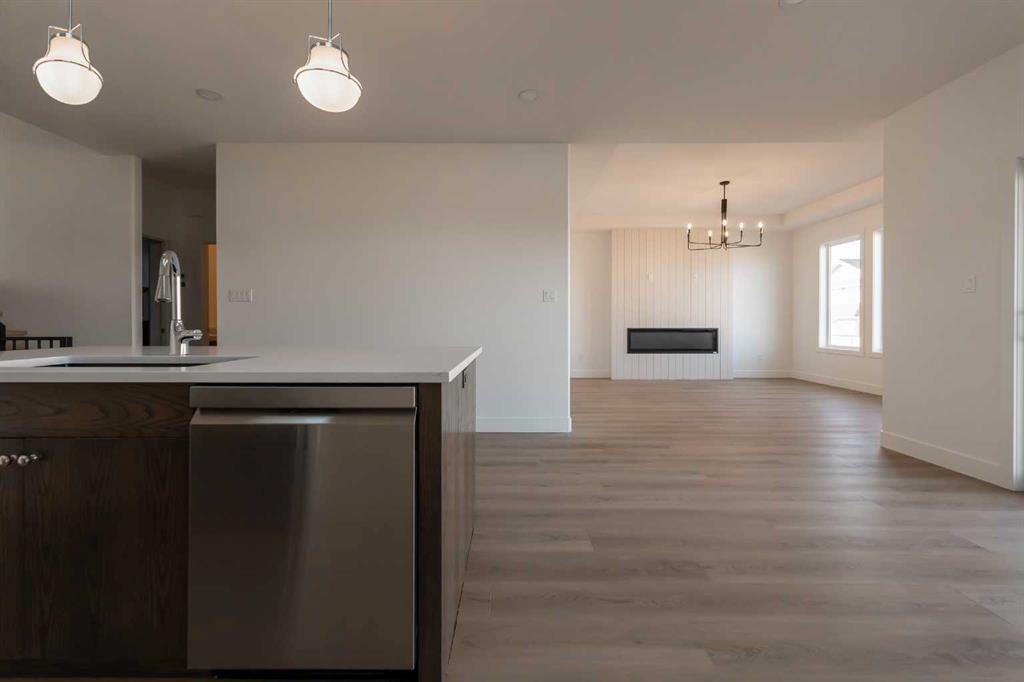 533 Riverhills Way W