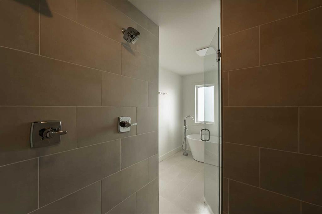 533 Riverhills Way W