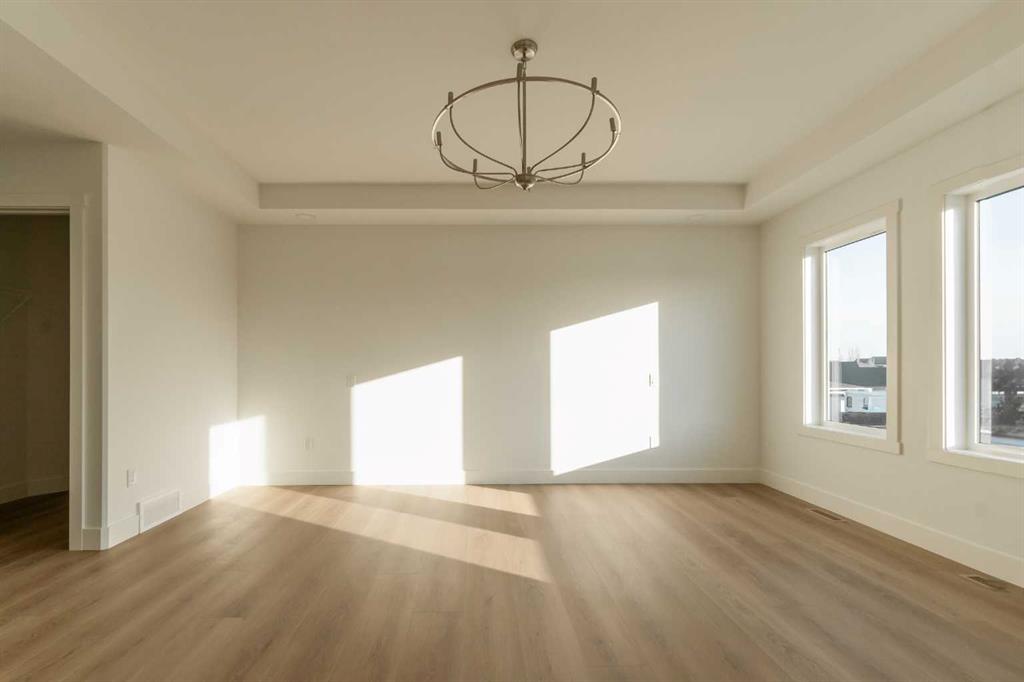 533 Riverhills Way W