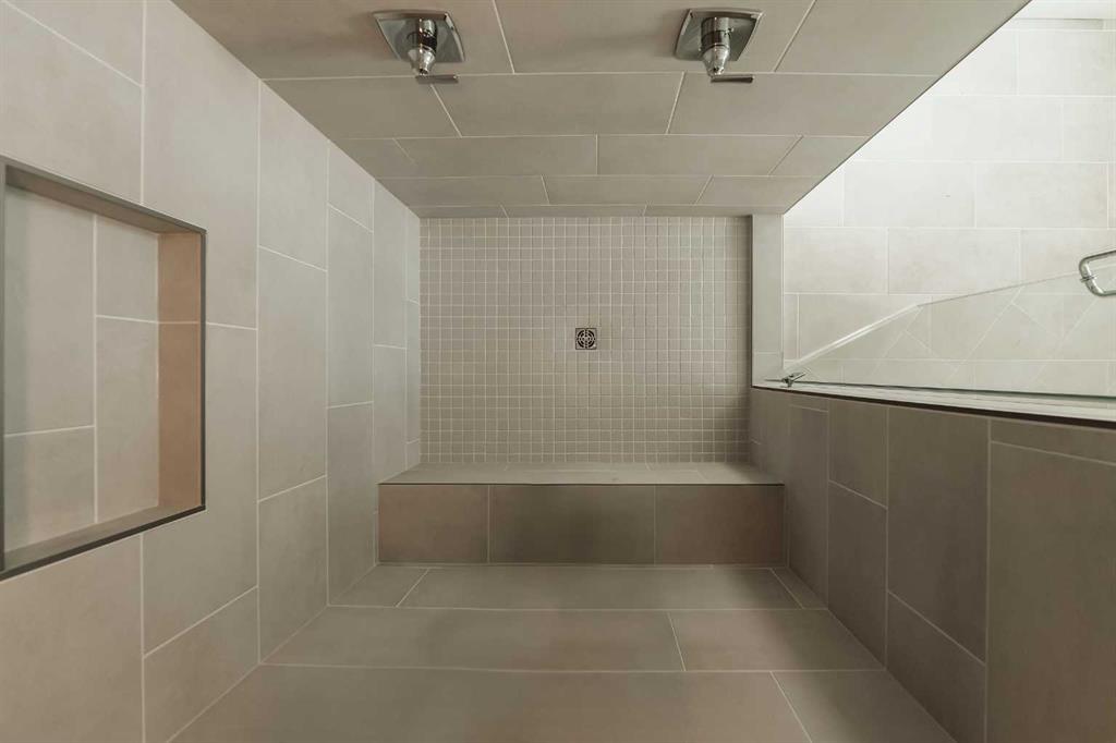 533 Riverhills Way W