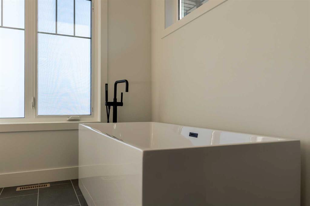 541 Riverhills Way W