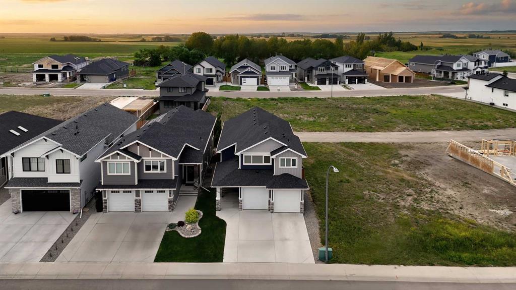 692 Sixmile Crescent S