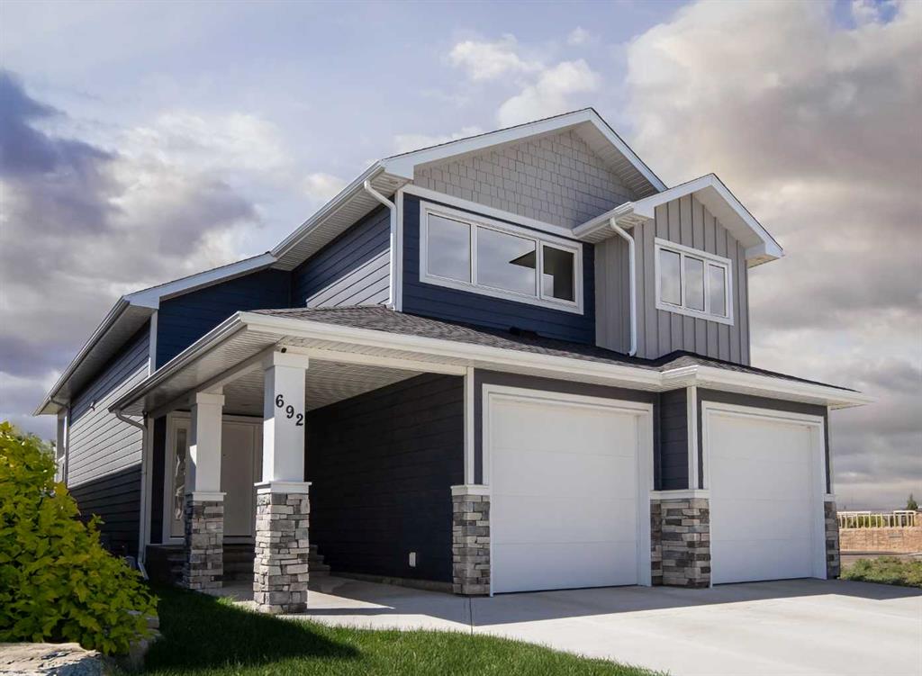 692 Sixmile Crescent S