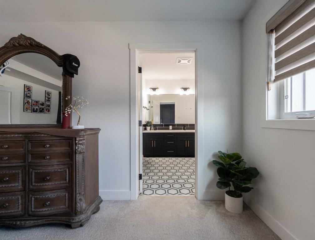 692 Sixmile Crescent S