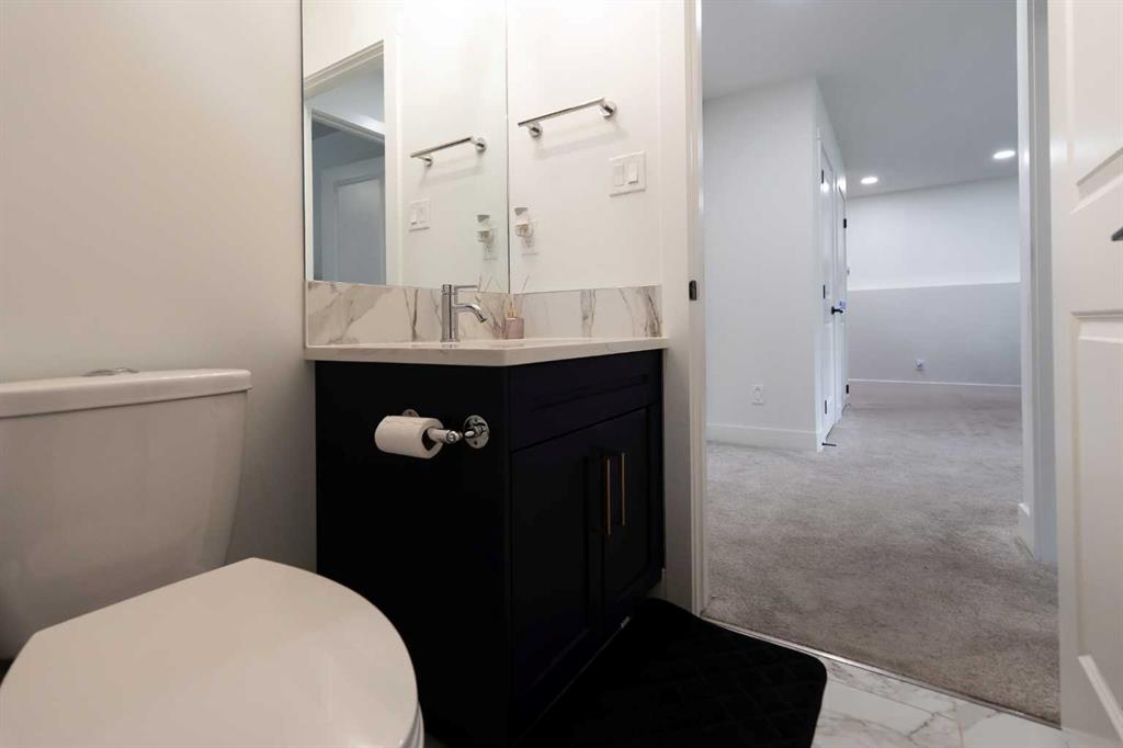 692 Sixmile Crescent S