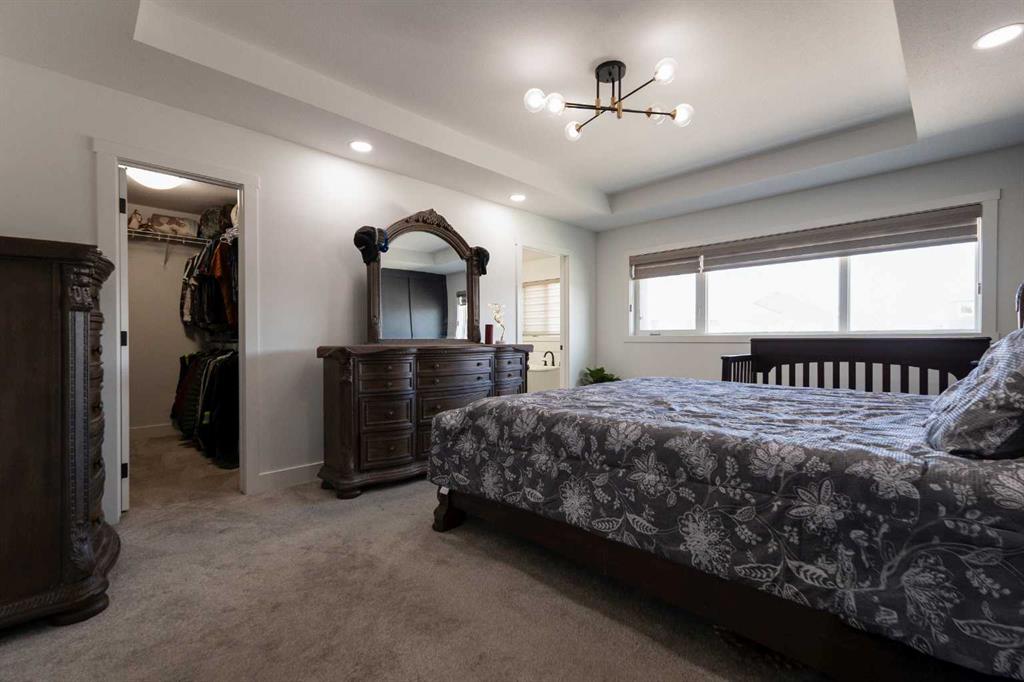 692 Sixmile Crescent S