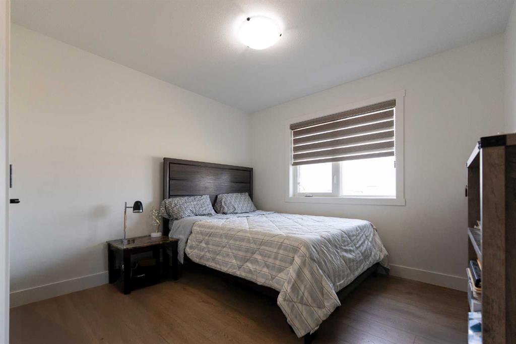 692 Sixmile Crescent S