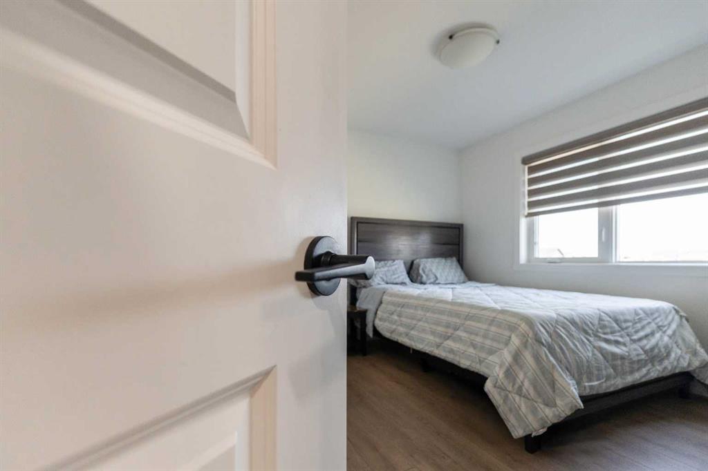 692 Sixmile Crescent S