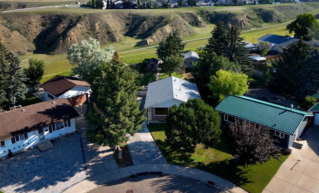 1213 Ventura Place N