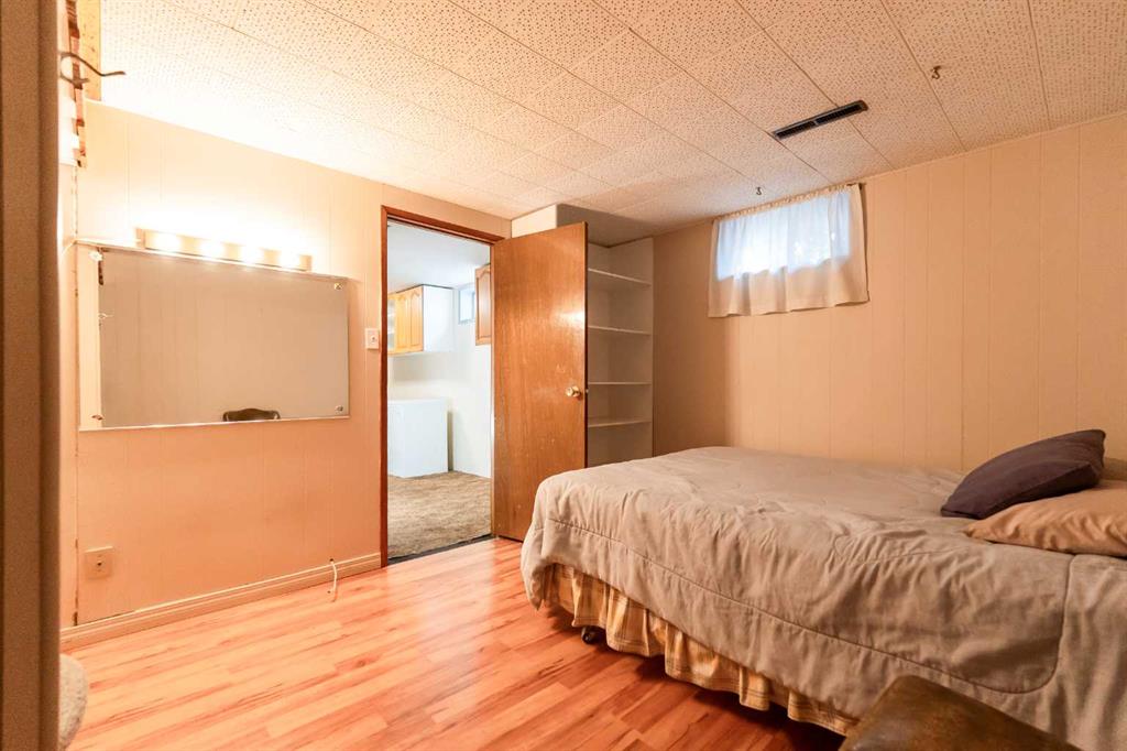 1213 Ventura Place N