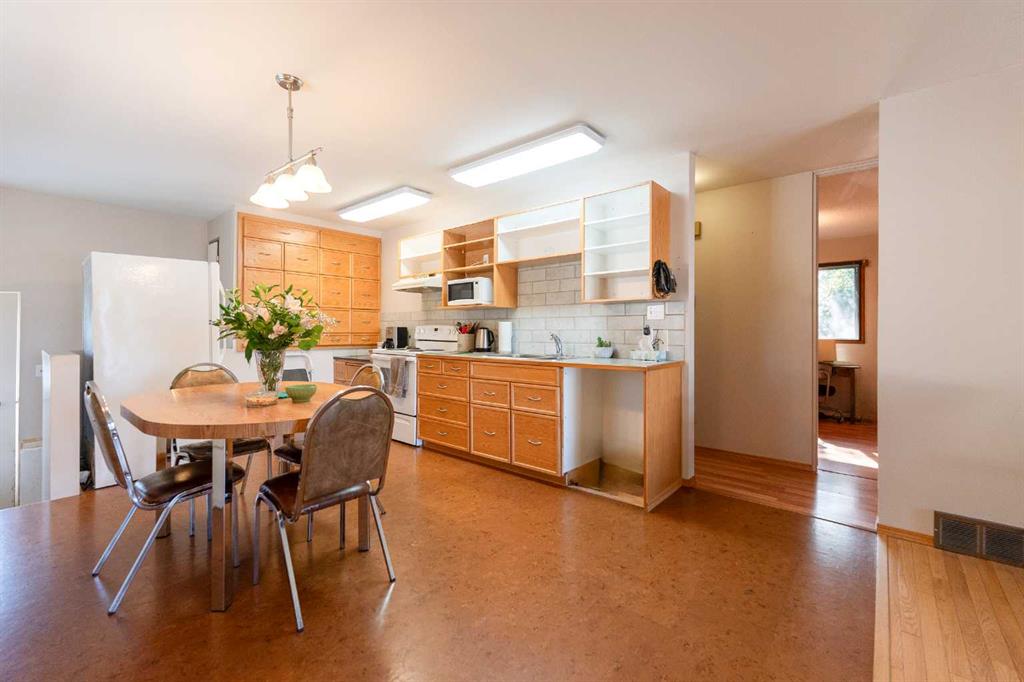 1213 Ventura Place N