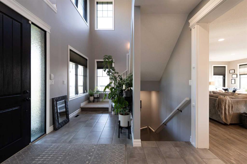 105 Whitetail Place W