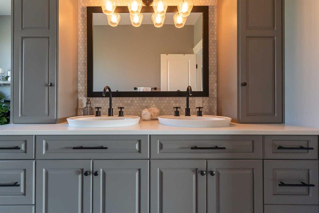 105 Whitetail Place W