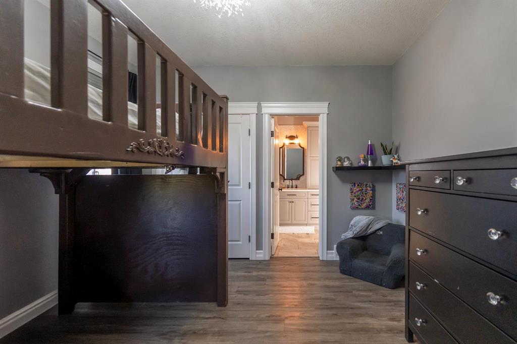 105 Whitetail Place W